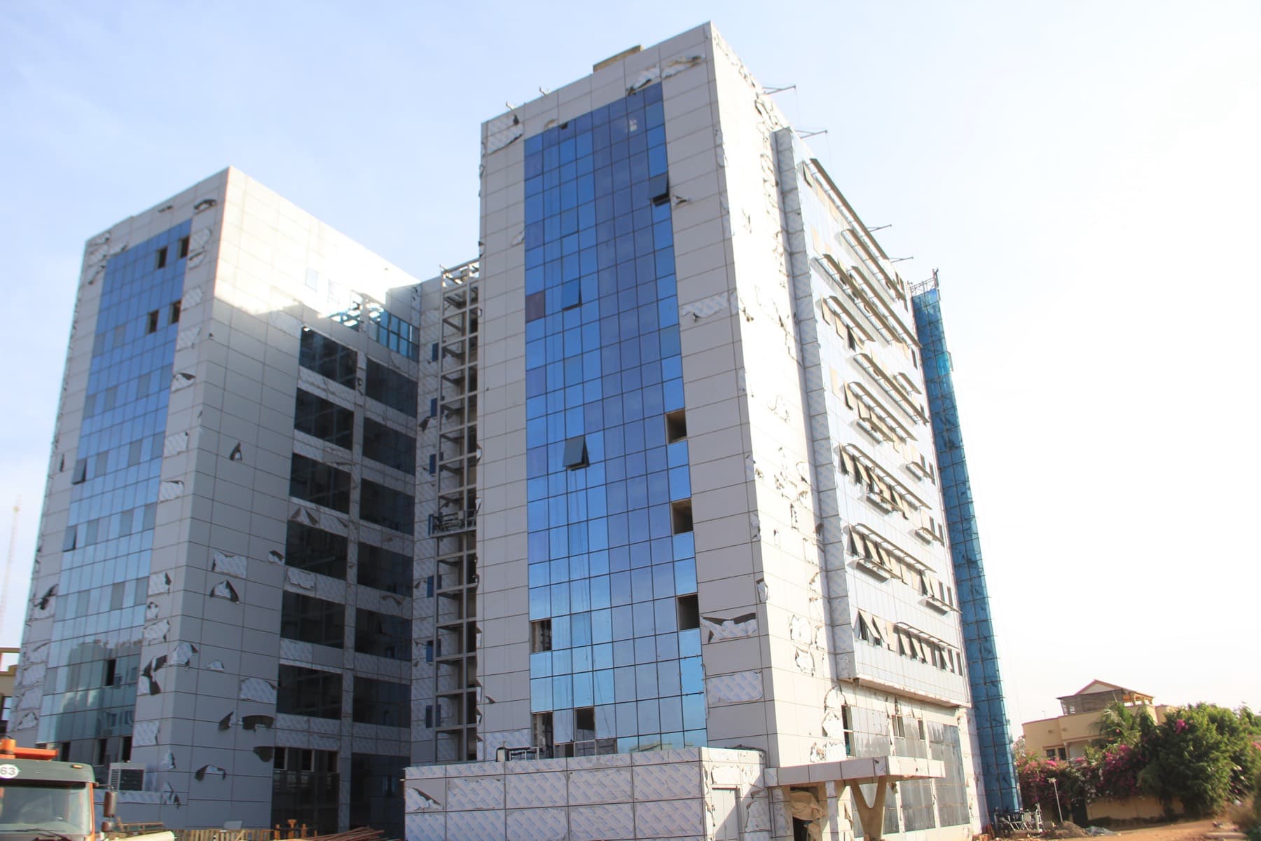 Pose de la façade et des lots techniques du siège d'IBI Group
