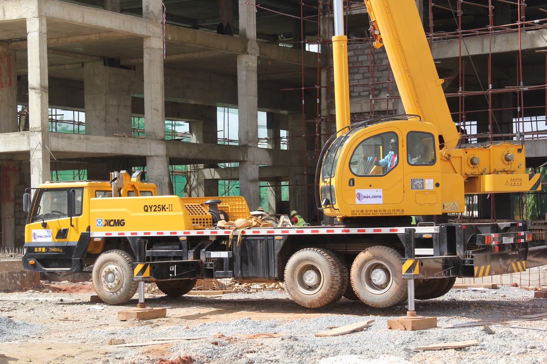Grue mobile sur le chantier du siège d'IBI Group
