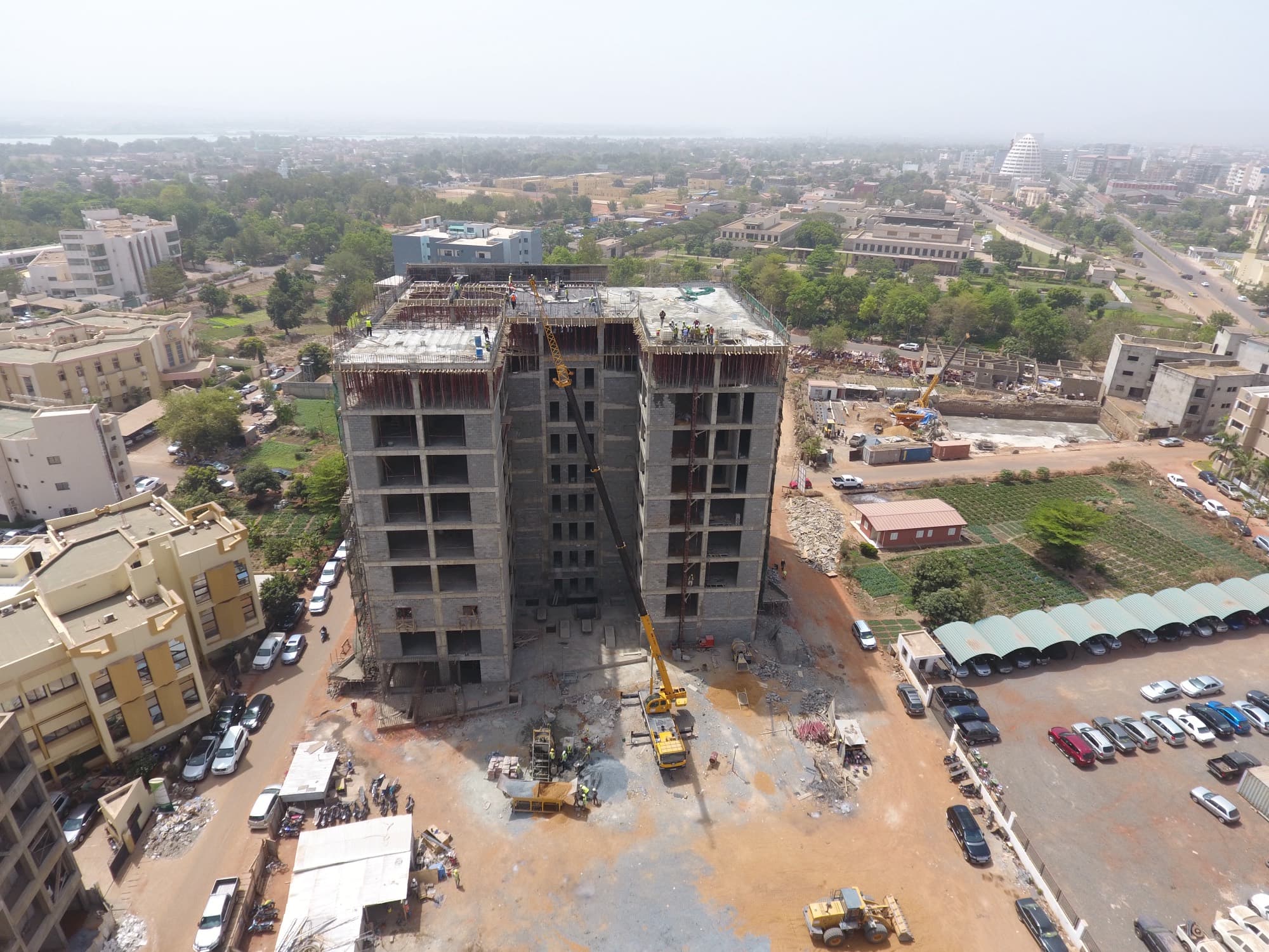 Vue aérienne du chantier du siège d'IBI Group réalisé par BUILDERS