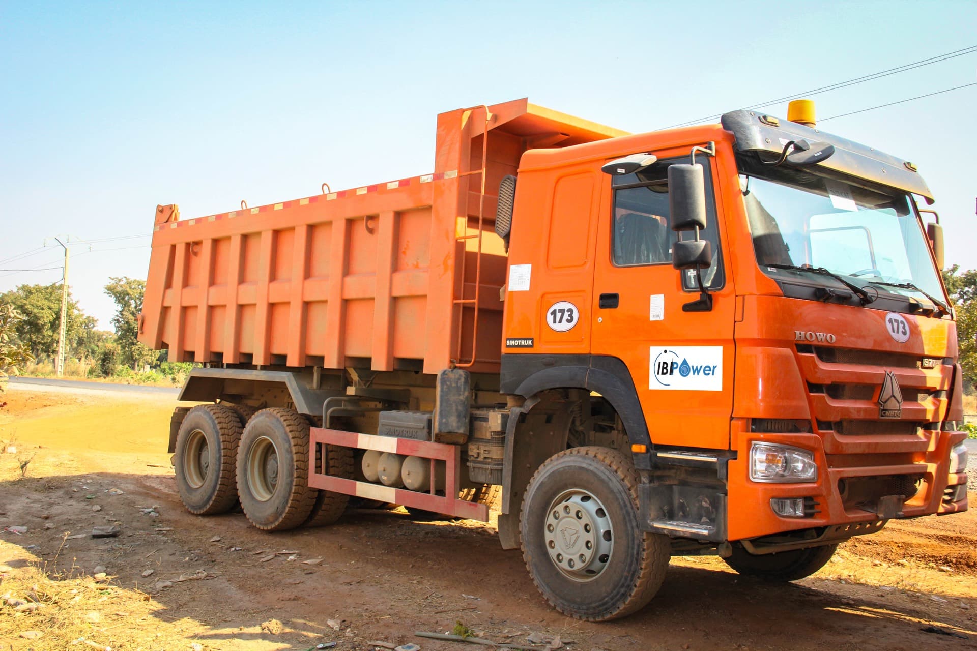 Camion benne IBI Power sur la route